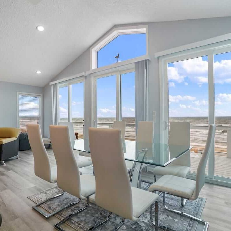 dining room overlooking the beach